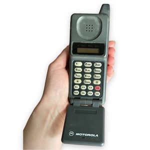 vintage Motorola MicroTAC (late 80s or early 90s)